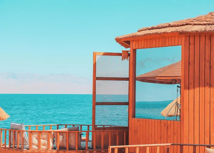 营地 Nour Camp *